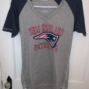 New England Patriots V Neck T-Shirt Size Medium